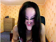 kaprisya корчит рожи  ее можно понять  секас бьет в голову