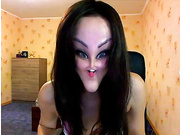 kaprisya корчит рожи  ее можно понять  секас бьет в голову