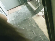 Пришёл и обосал шлюху в подъезде