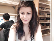 Американка в библиотеке за компом