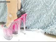 Kira-Di сквиртует малышка