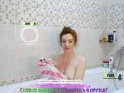 -wowFox- дрочит в ванной
