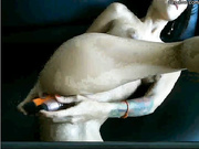 азиатка с страпоном