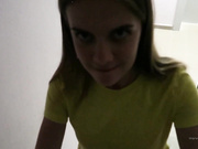 anabel054 сосет и трахается в подъезде