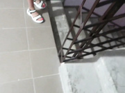 anabel054 сосет и трахается в подъезде