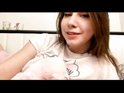 EmiliEvans показала свои дырочки