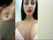 SweetButtocks в примерочной