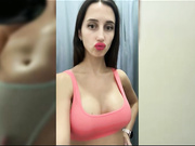 SweetButtocks в примерочной