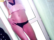 Карина танцует