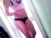 Карина танцует