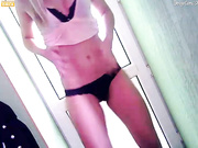 Карина танцует