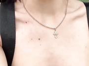 Тёлка за токены гуляет по улице топлесс, ч.2