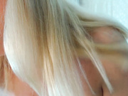 _ORIANA_ трет свою писю