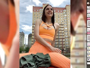 HannaMils подошёл парень