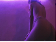 Sonya-mo обнажает грудь