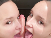 Аделина и Алина Фатхеевы (adelalinka) onlyfans