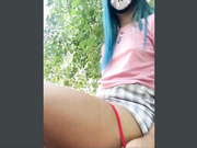 Amallllia дрочит на скамейке