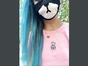 Amallllia дрочит на скамейке