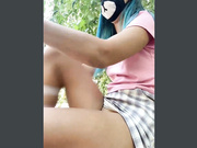 Amallllia дрочит на скамейке