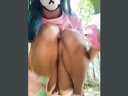 Amallllia трахает себя дилдо за гаражами