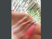 Amallllia трахает себя дилдо за гаражами