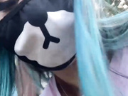 Amallllia сквиртит на камне