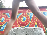 Amallllia сквиртит на камне