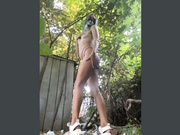 Amallllia трахает себя дилдо