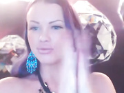 Escada - в миниатюрную девочку большим членом в очко.