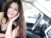 LuckyAlice-2021-09-22 дрочит в машине