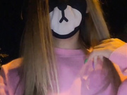 Amallllia ночью с порванными колготками на улице