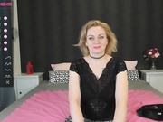 Mia__bond