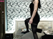 Sestrichka танцует в колготках