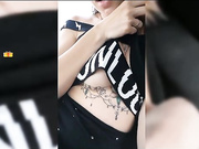 VaniLLa_sexy ласкает себя в машине-24