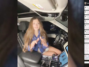 AliceMO показала сиськи мужику