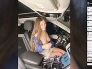 AliceMO показала сиськи мужику