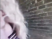 Строитель спалил школьниц и стал дрочить на них