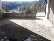 Строитель спалил школьниц и стал дрочить на них