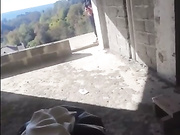 Строитель спалил школьниц и стал дрочить на них