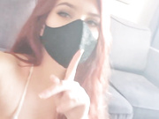 nicolebun6 трахает сиськи дилдо