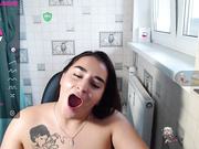 MilaLav мастурбирует