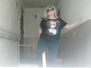 aniutkamau (в подъезде)