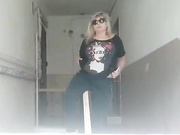 aniutkamau (в подъезде)