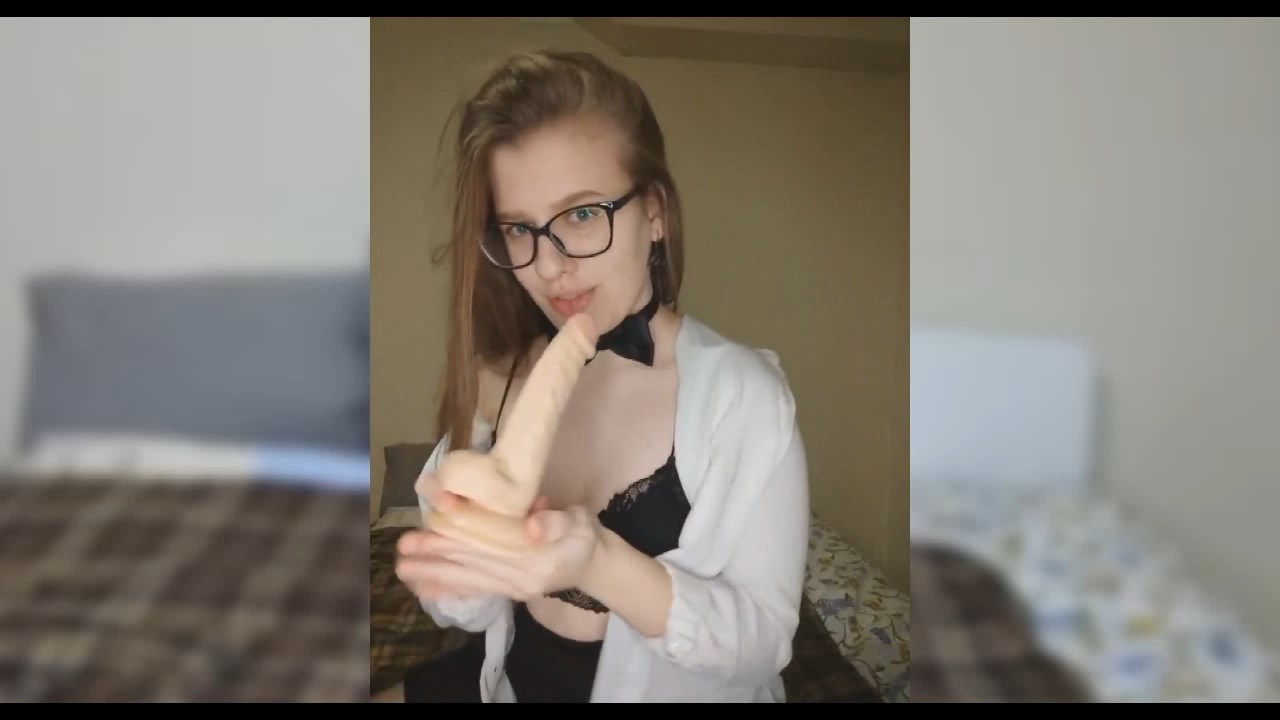 lilitgame в колготках и с дилдо