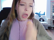 Kiska-Sofia берет в ротик