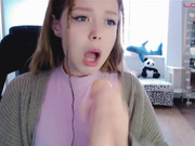 Kiska-Sofia берет в ротик