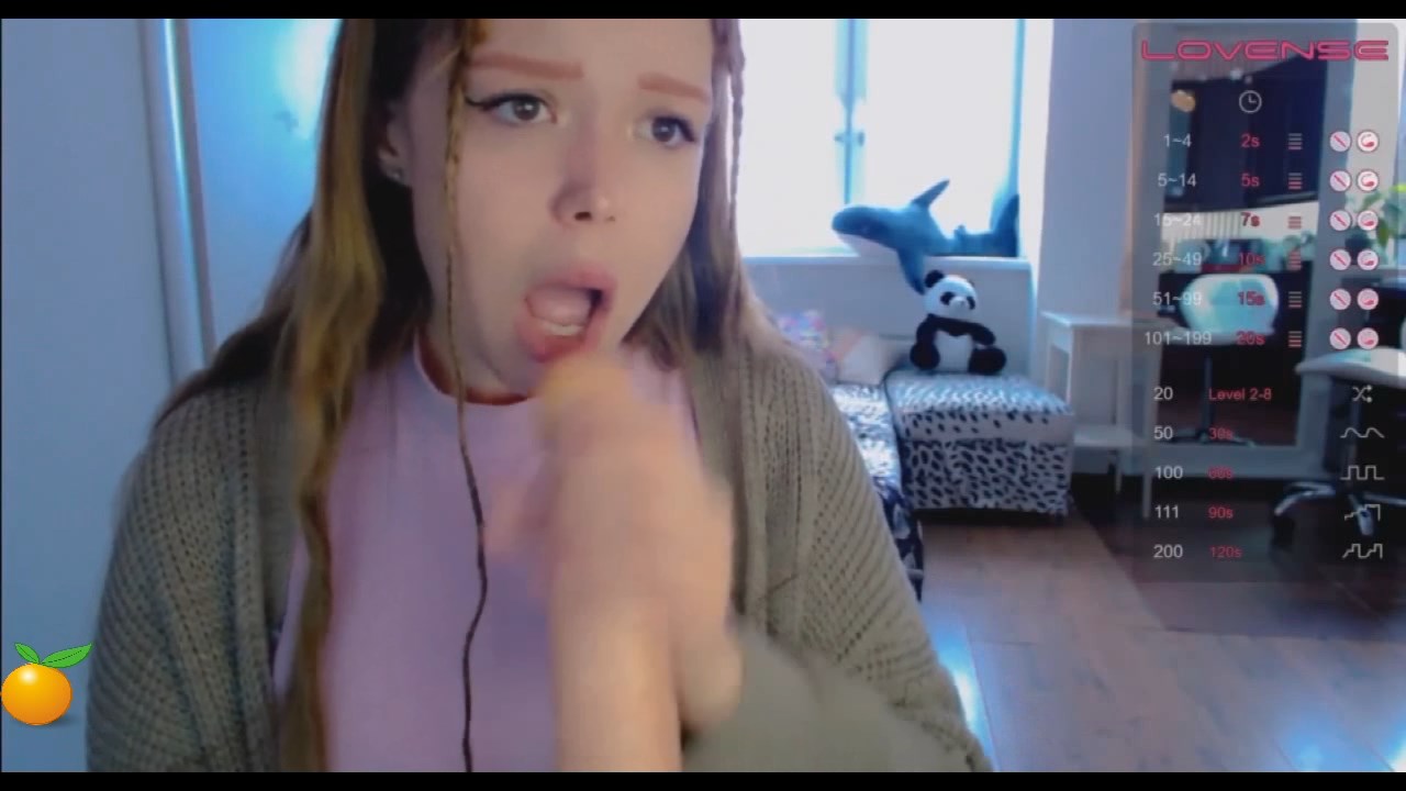 Kiska-Sofia берет в ротик-2