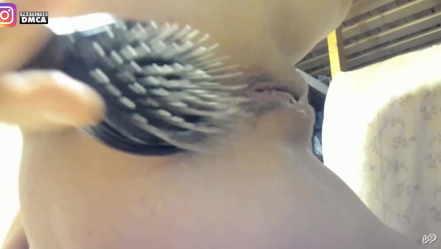 Frummi и расческа