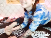 Villanelle сочно сосет дилдо