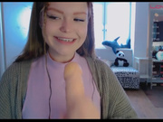 Kiska-Sofia дрочит и сосет-3